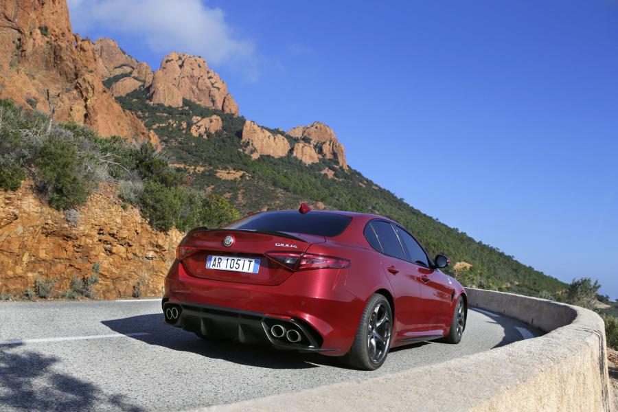  Alfa Romeo Giulia Quadrifoglio 2016 года  (WW) (фото 17 из 40)